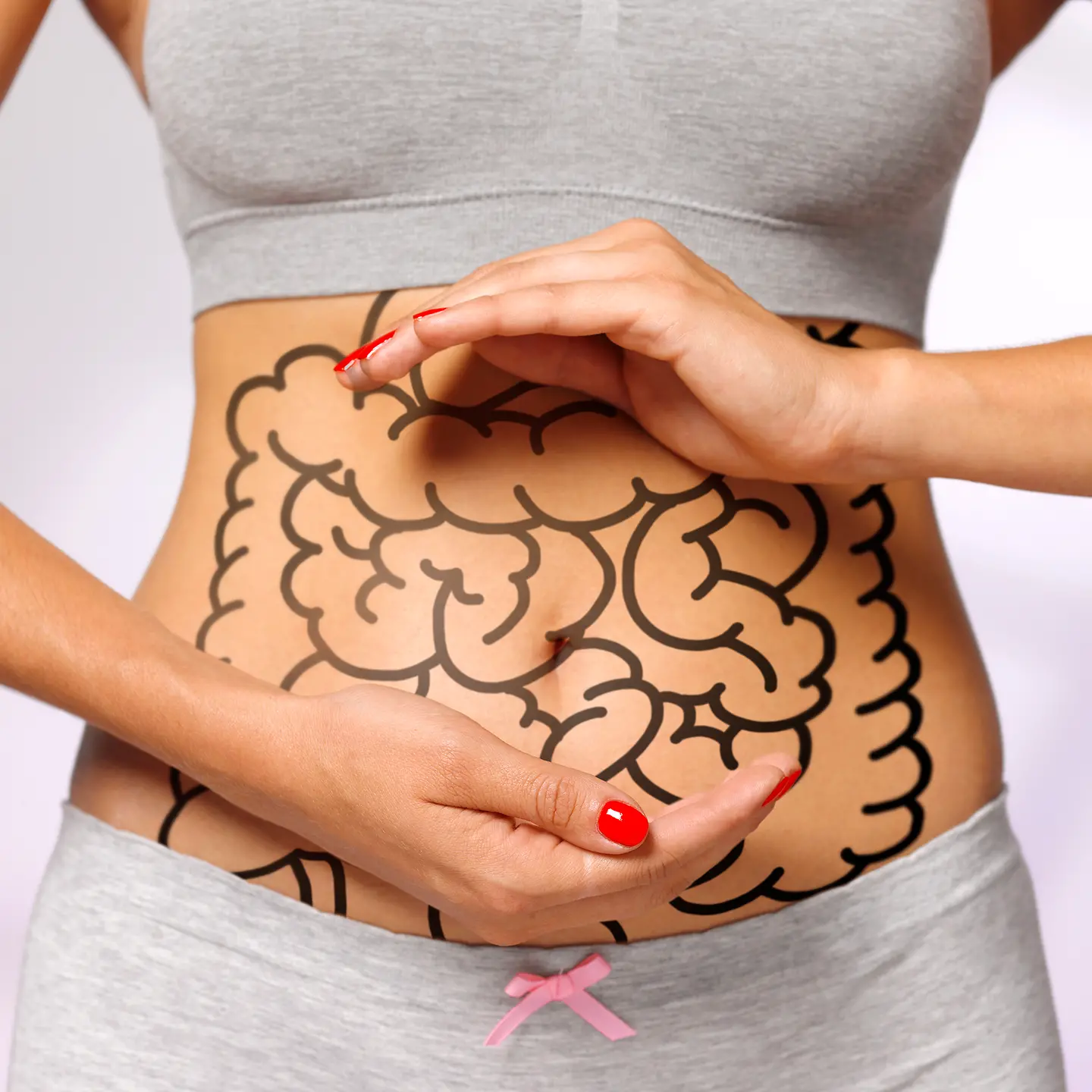 Bauch einer Frau mit einem gezeichneten Darm