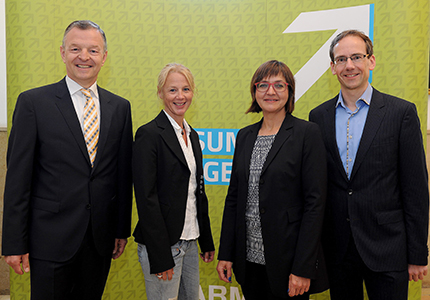 Gruppenbild: Norbert Sudhoff, Dr. Christiane Wilke, Dunja Kleis und Mathias Herzog