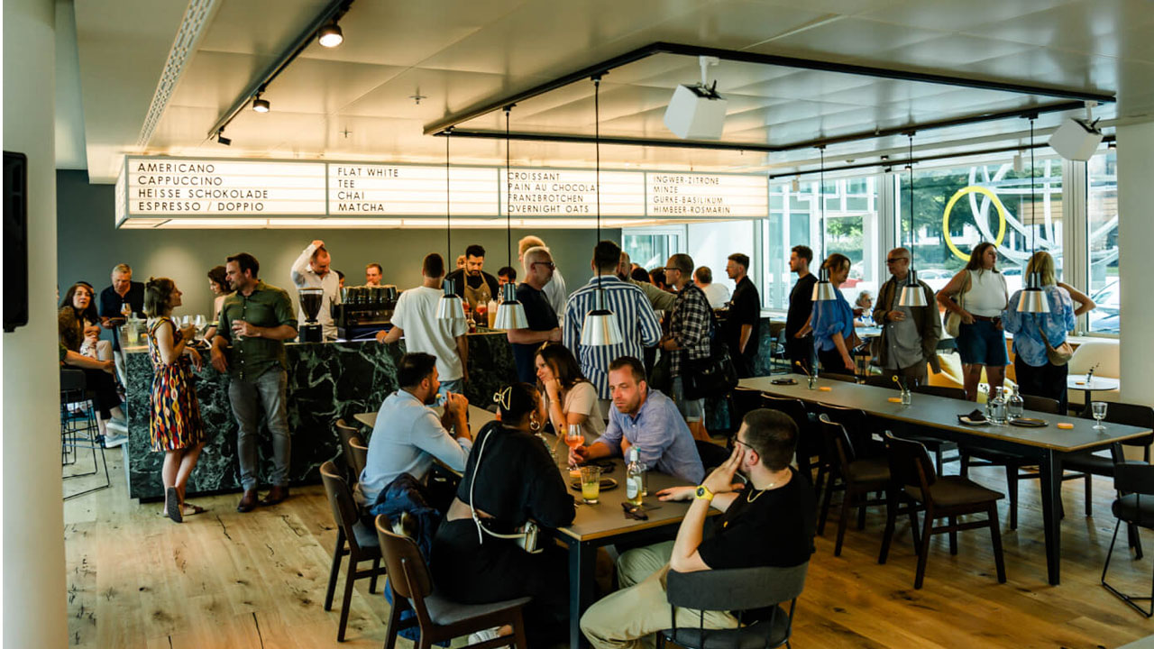 Szene aus dem Restaurant Table Dot