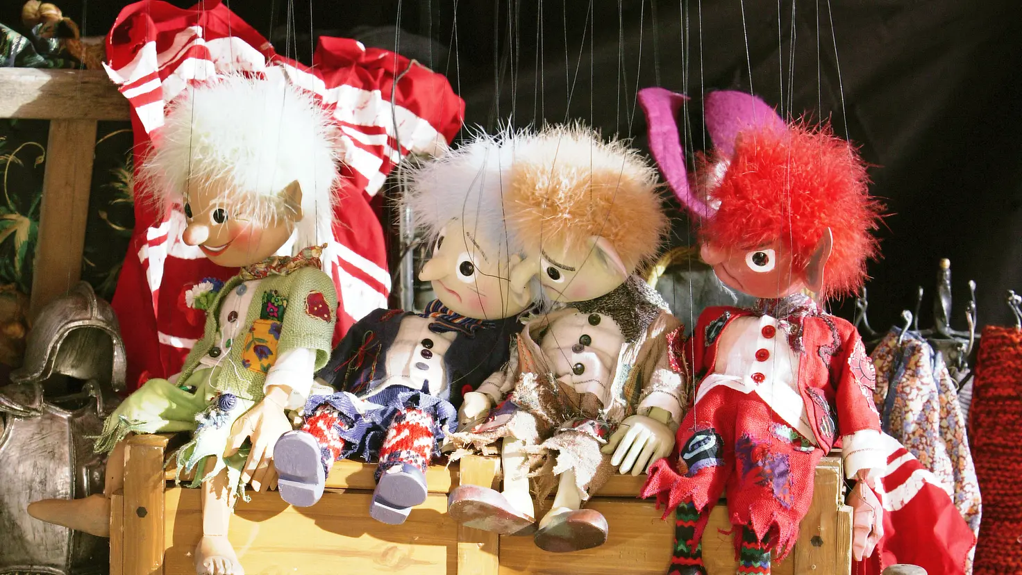 Marionetten eines Puppentheaters