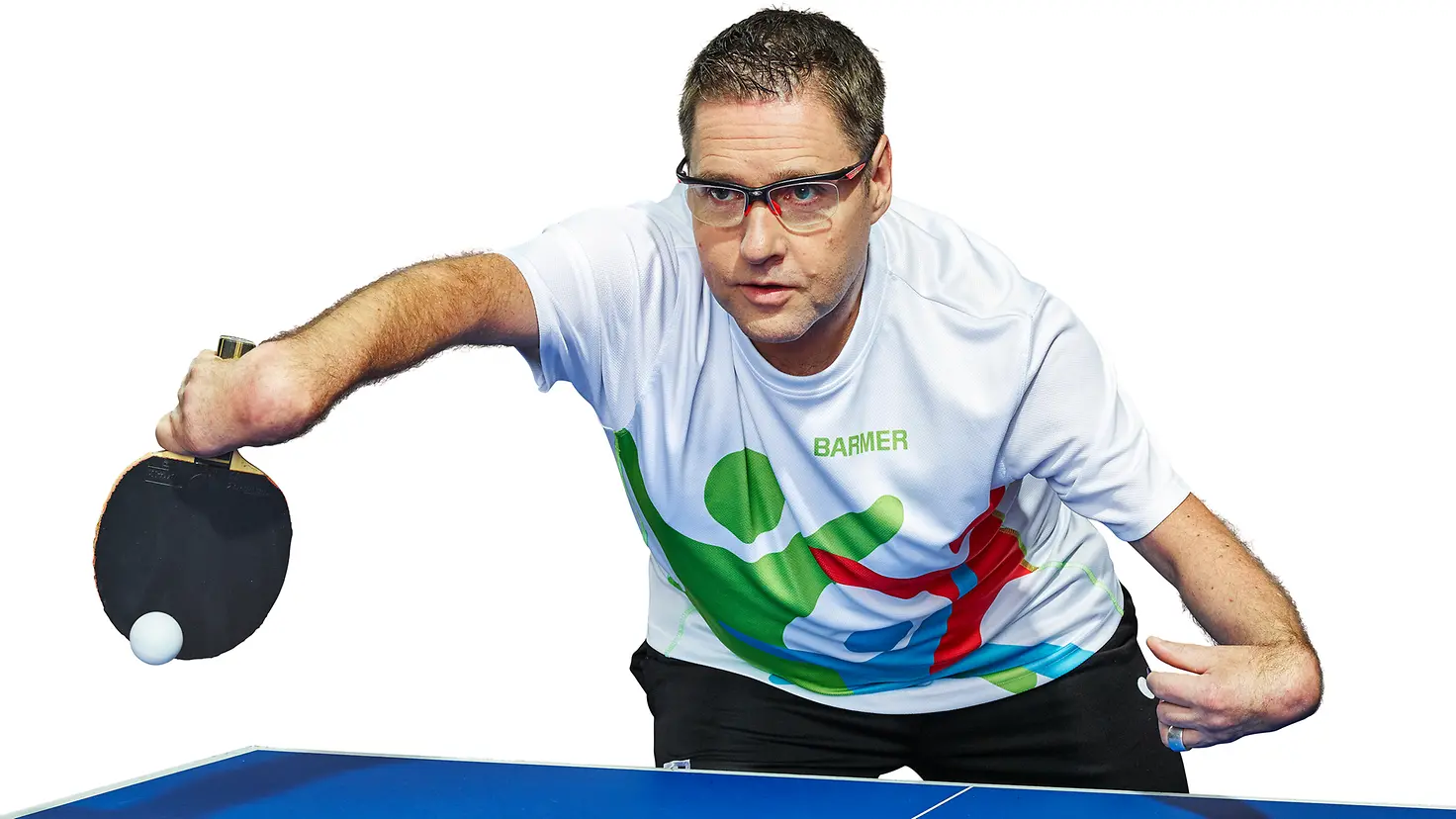 Jochen Wollmert spielt Tischtennis