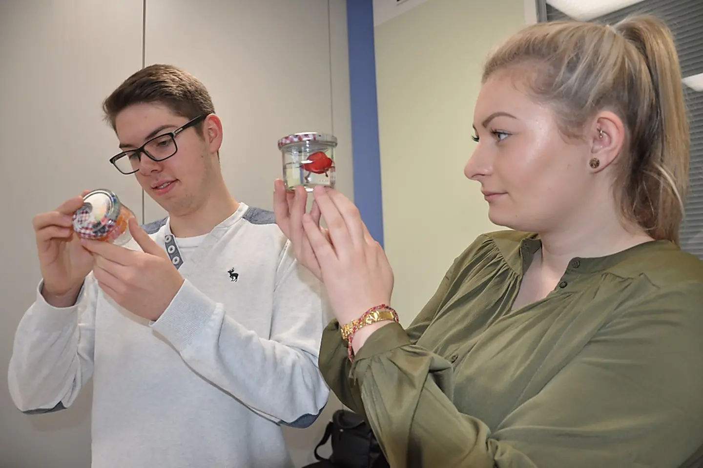 Azubis der Stadtwerke Schwerin rätseln rund um gesunde Ernährung