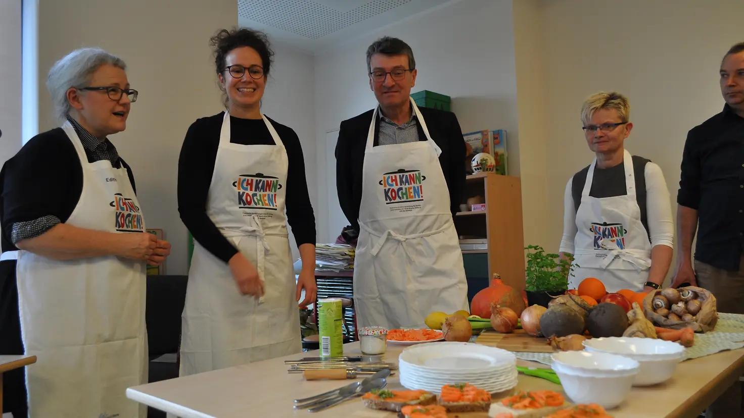 Ich kann kochen! Schulung mit Verbraucherschutzminister Dieter Lauinger und der Barmer