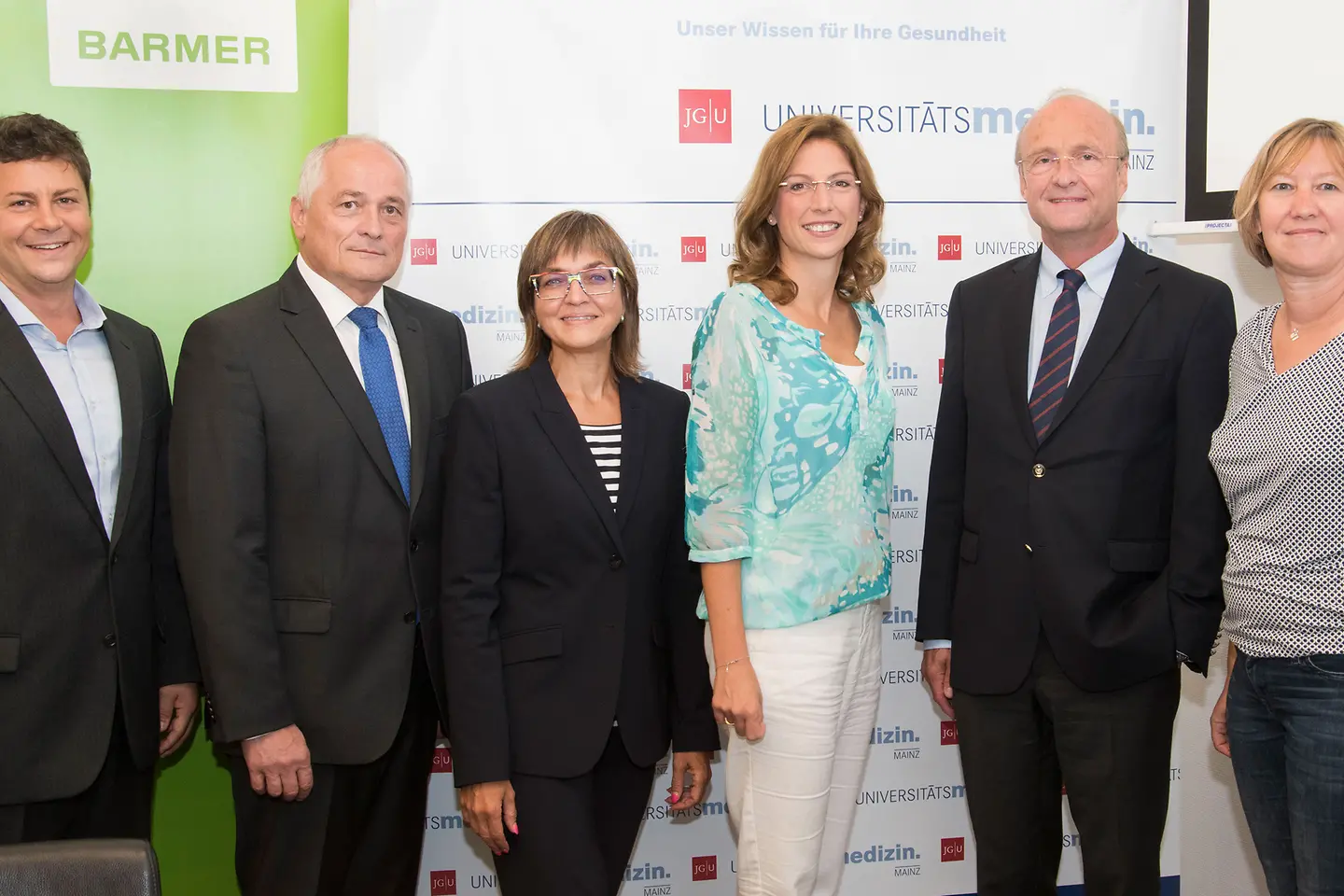 Gesund studieren Mainz Auftakt: Die Initiatoren des Projekts stehen vor einer Wand.