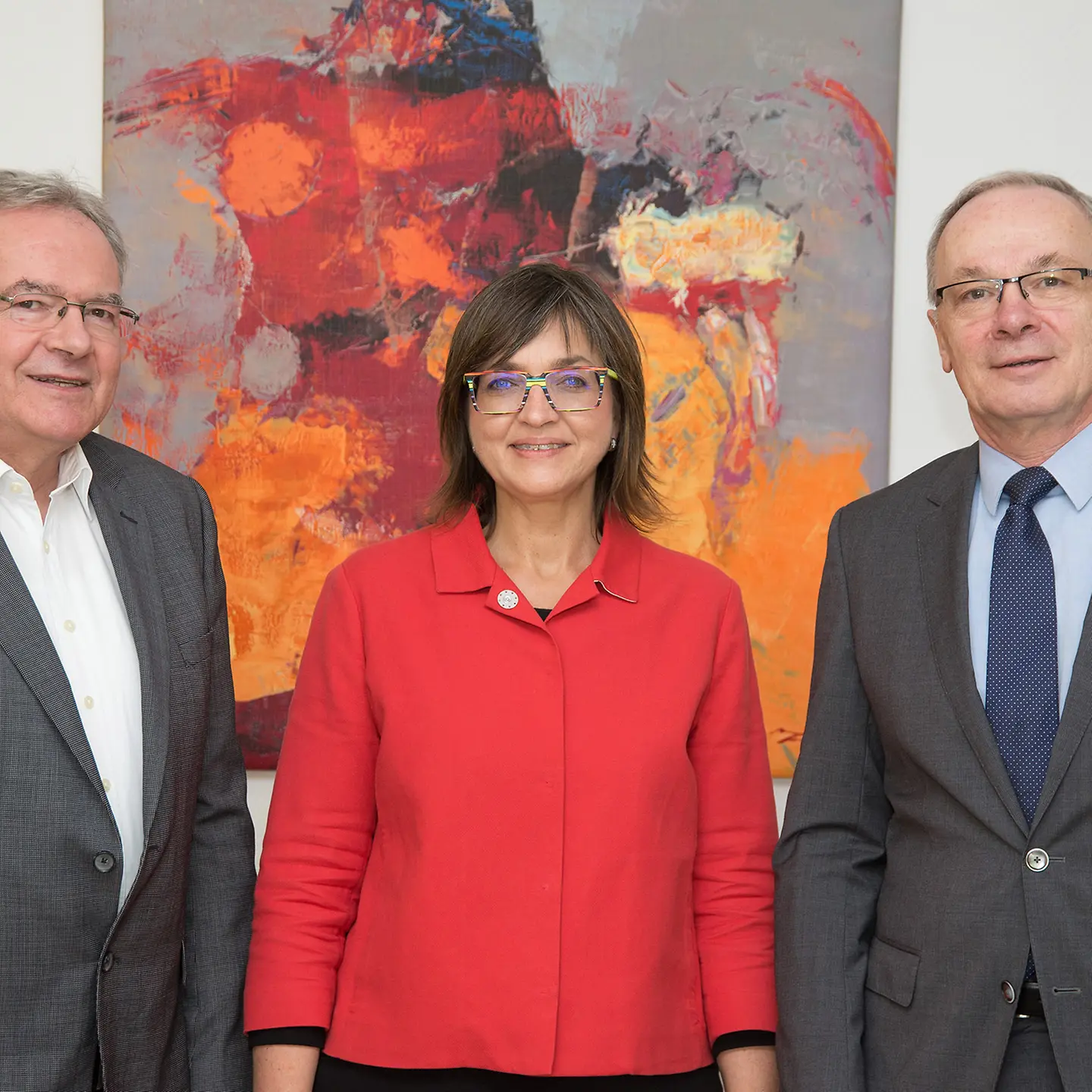 Wolfgang Kilian, Dunja Kleis und Dr. Joachim Meiser vor einer Wand.