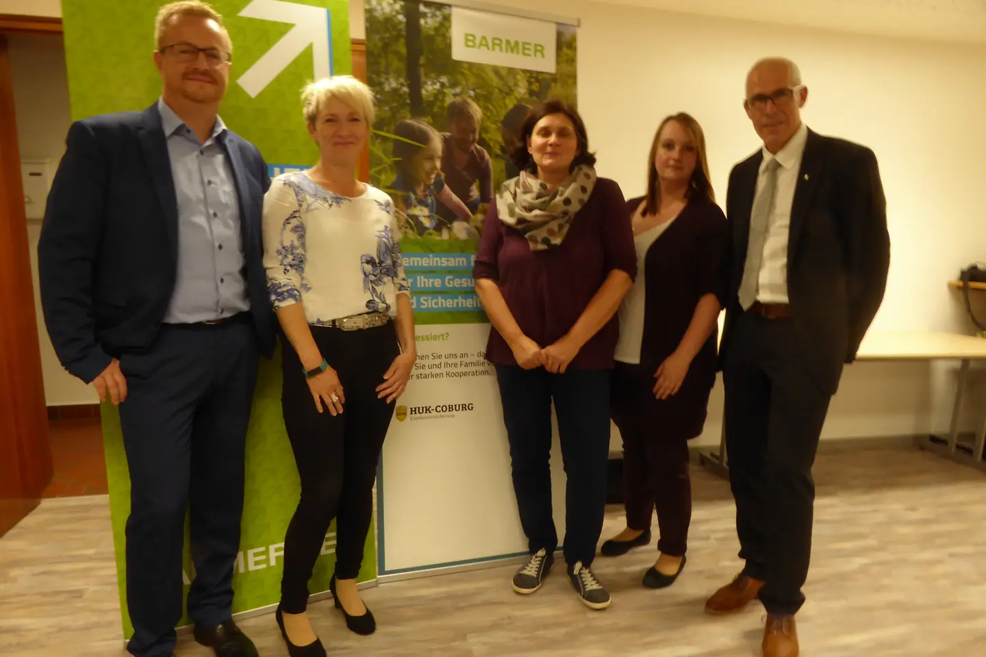 Die Referenten der Pflegeveranstaltung präsentieren sich.