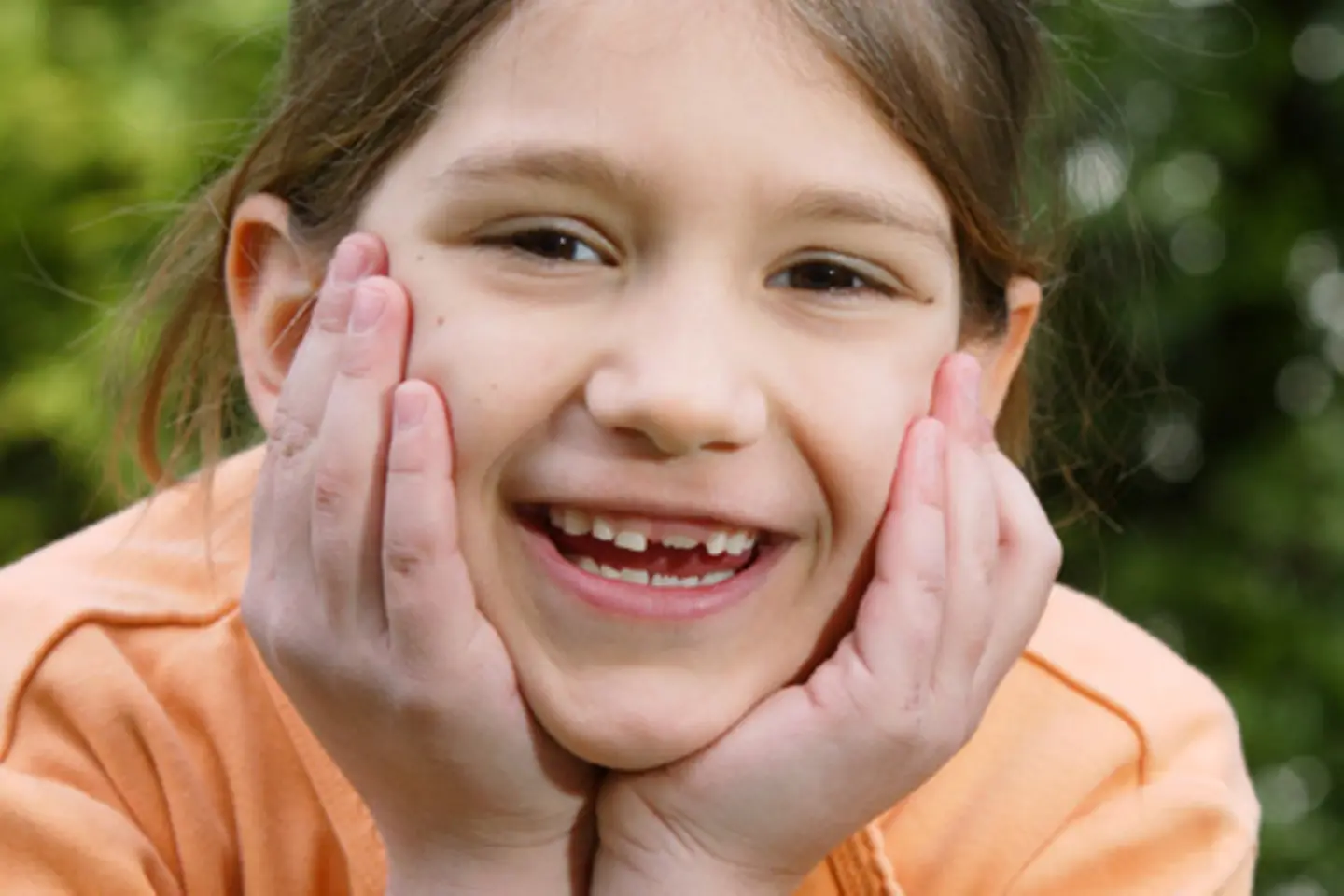 Mädchen mit Zahnlücke