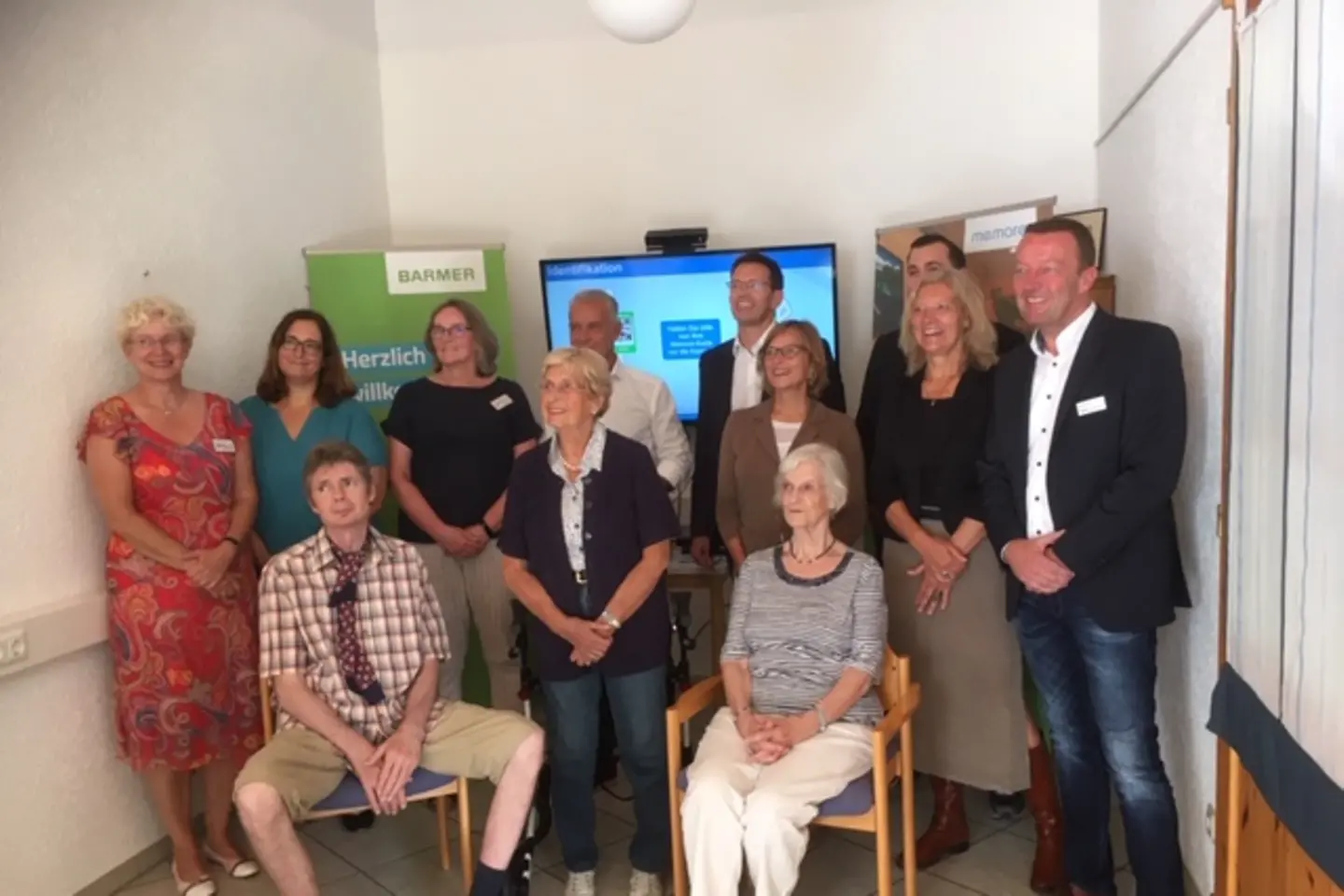 Gruppenbild vor der MemoreBox