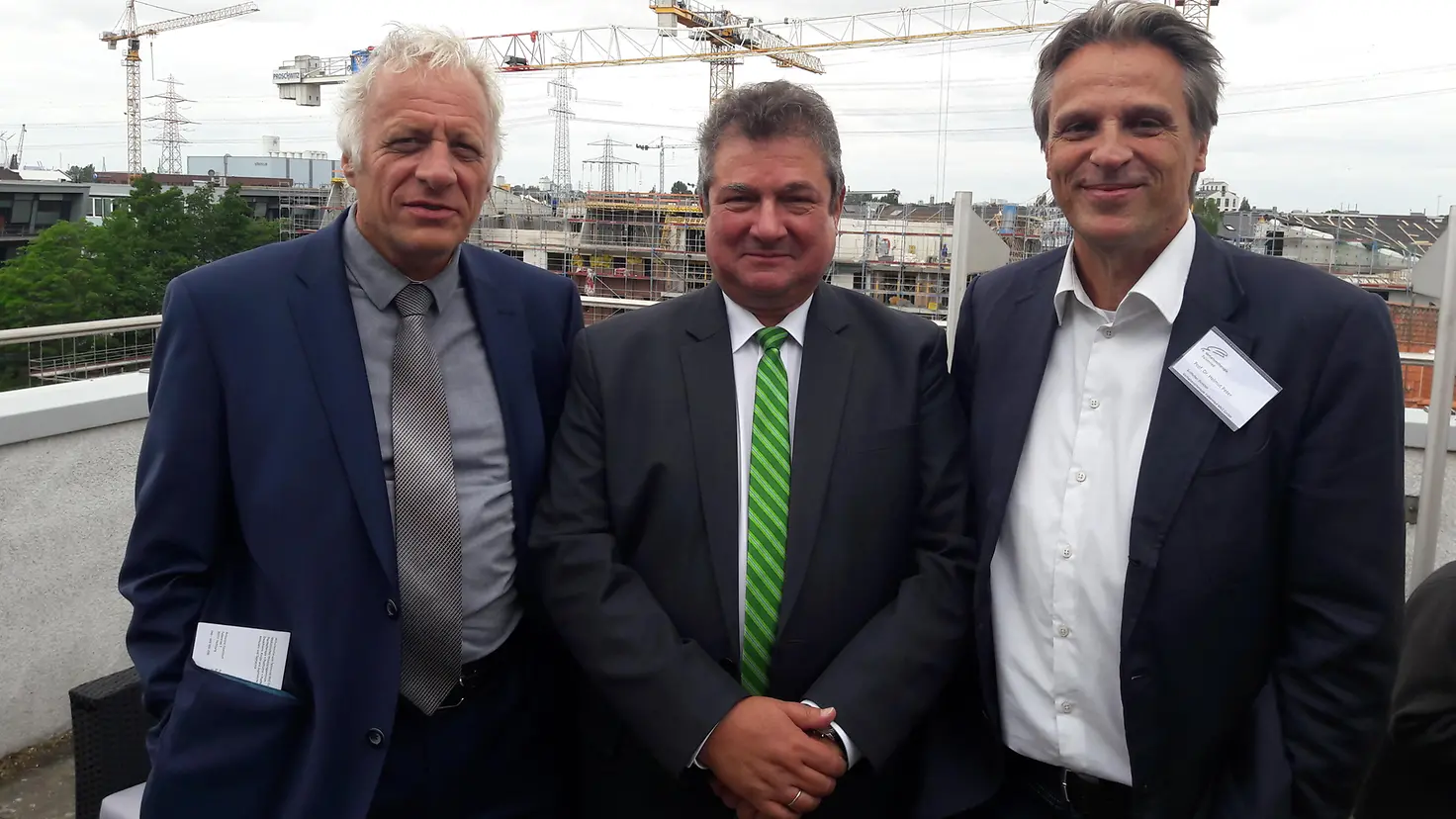 Walter Plassmann, Frank Liedtke, Prof. Helmut Peter auf dem Dach des MVZ VT