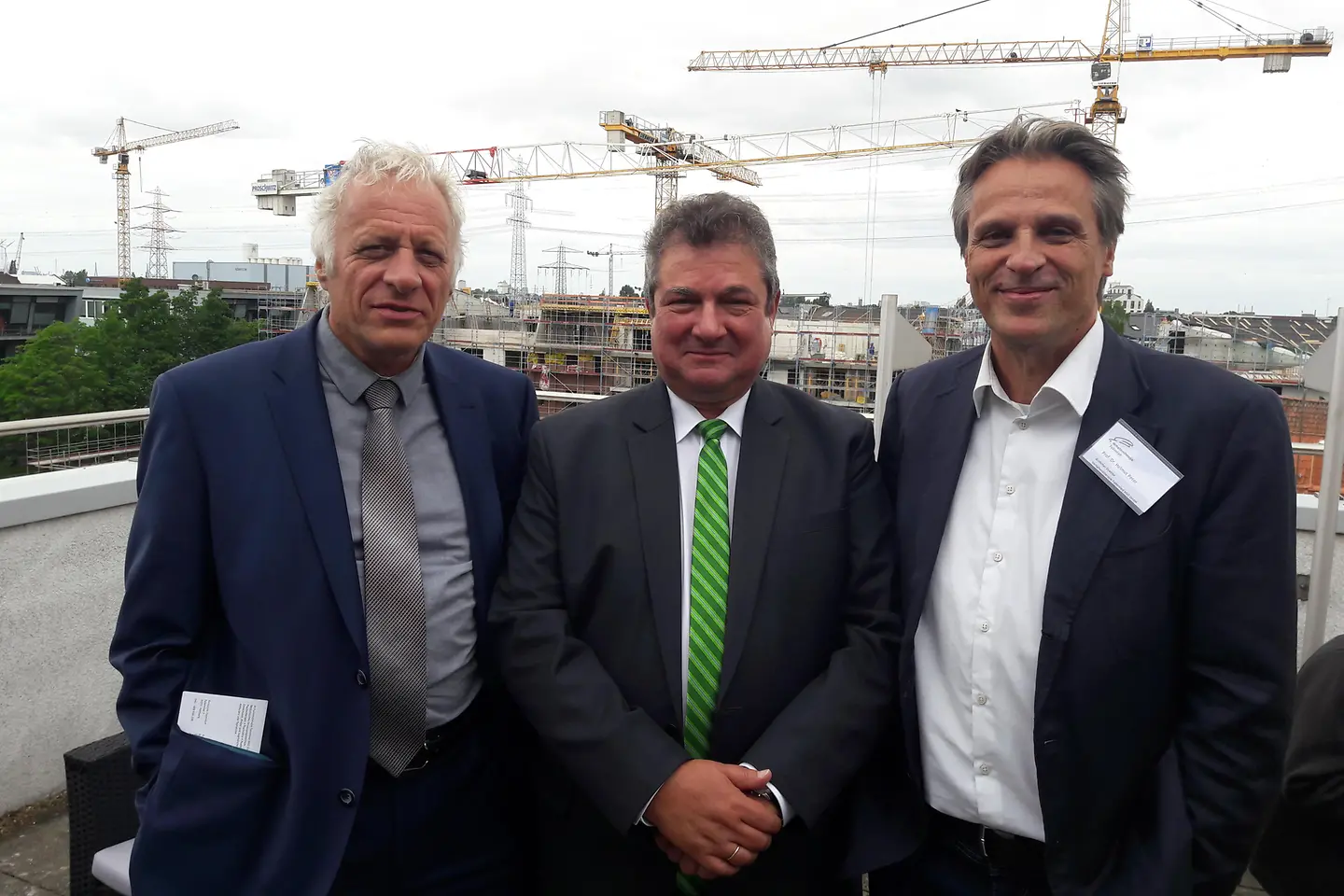 Walter Plassmann, Frank Liedtke, Prof. Helmut Peter auf dem Dach des MVZ VT