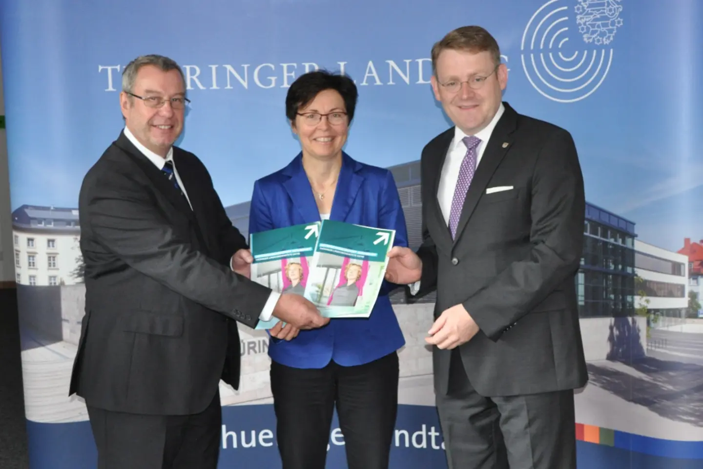 Übergabe Gesundheitsreport Landesbedienstete