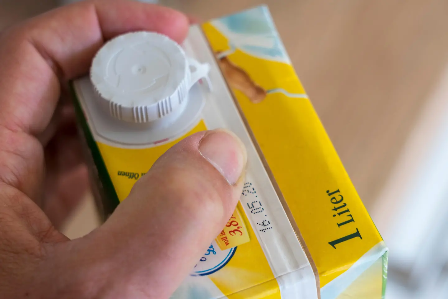 Das Bild zeigt den Verschluss einer Milchverpackung.