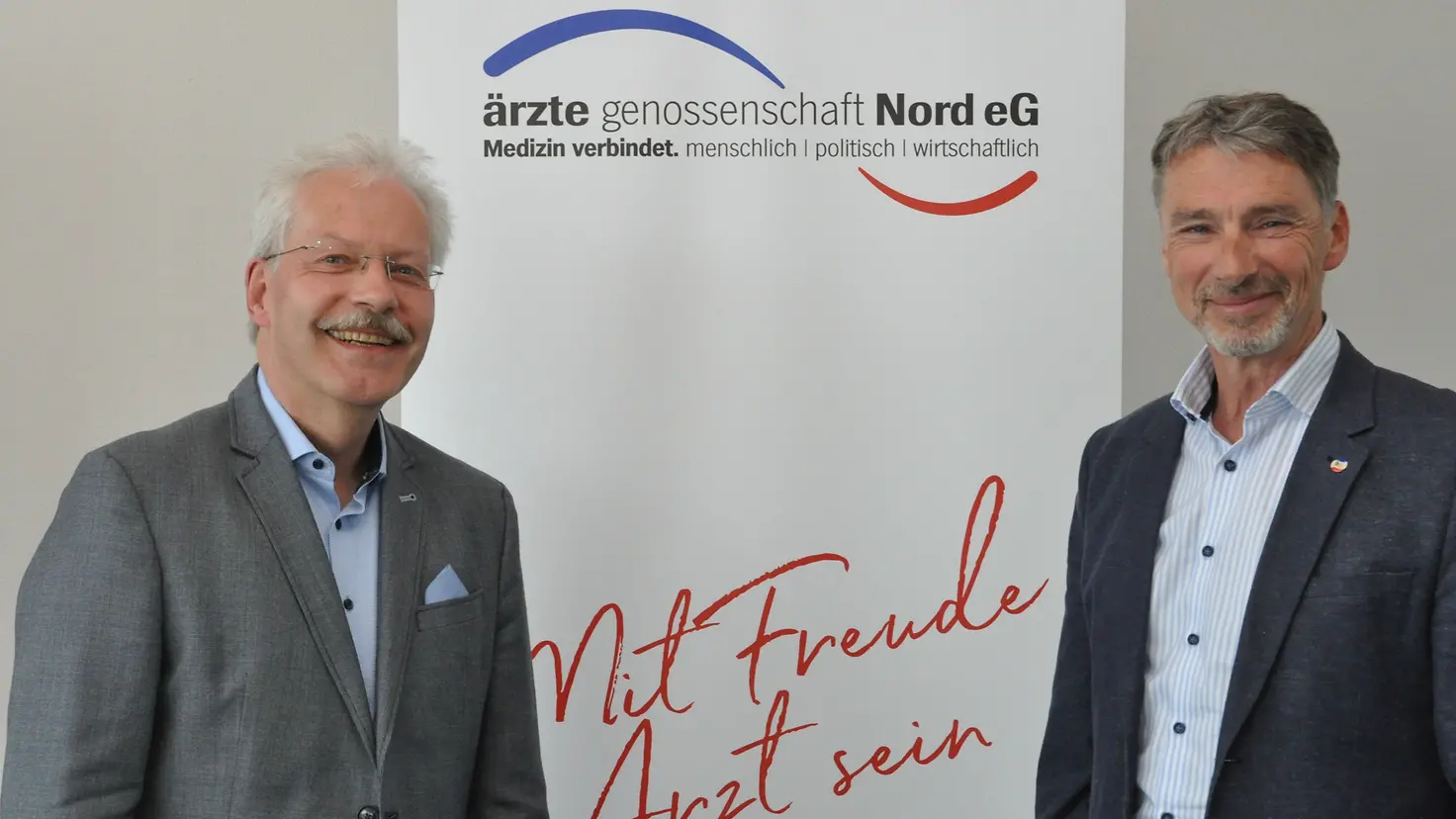 Dr. Bernd Hillebrandt (BARMER) und Dr. Svante Gehring (Ärztegenossenschaft Nord eG)
