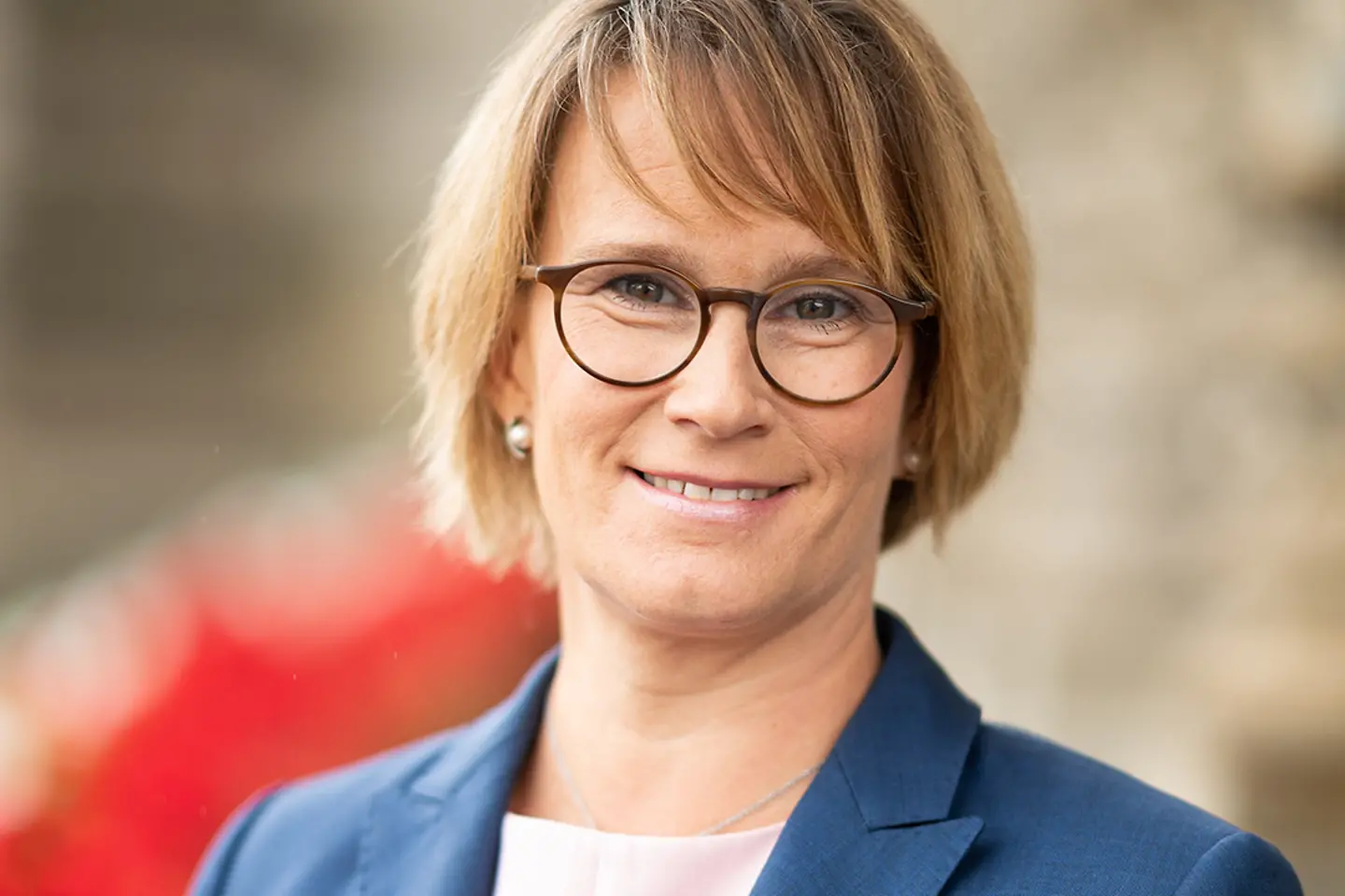 Porträtfoto Melanie Schlotzhauer