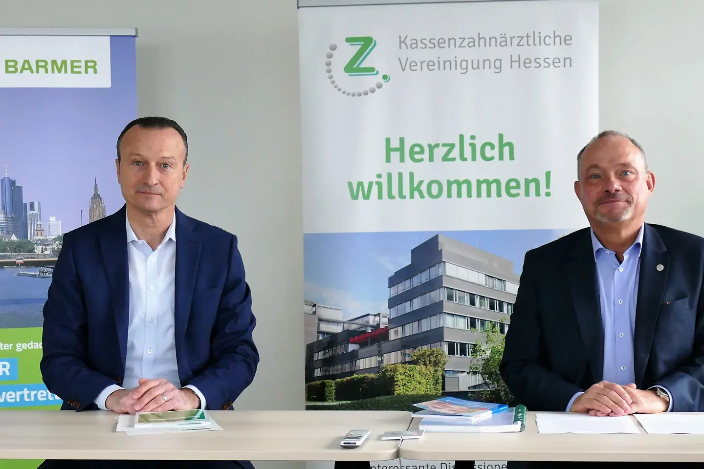 Martin Till (BARMER) und Stephan Allroggen (KZV Hessen)