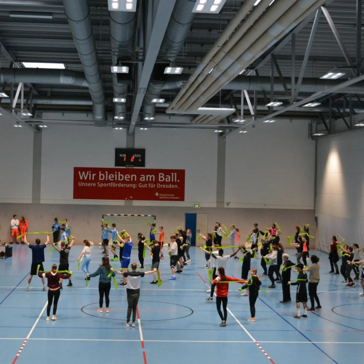 Bild_Azubichallenge_Dresden_alle in Bewegung