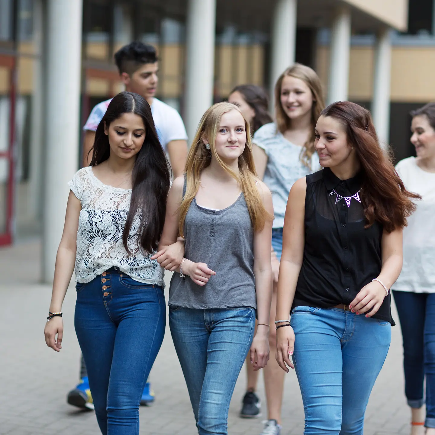 Zu sehen ist eine Gruppe von Jugendlichen 