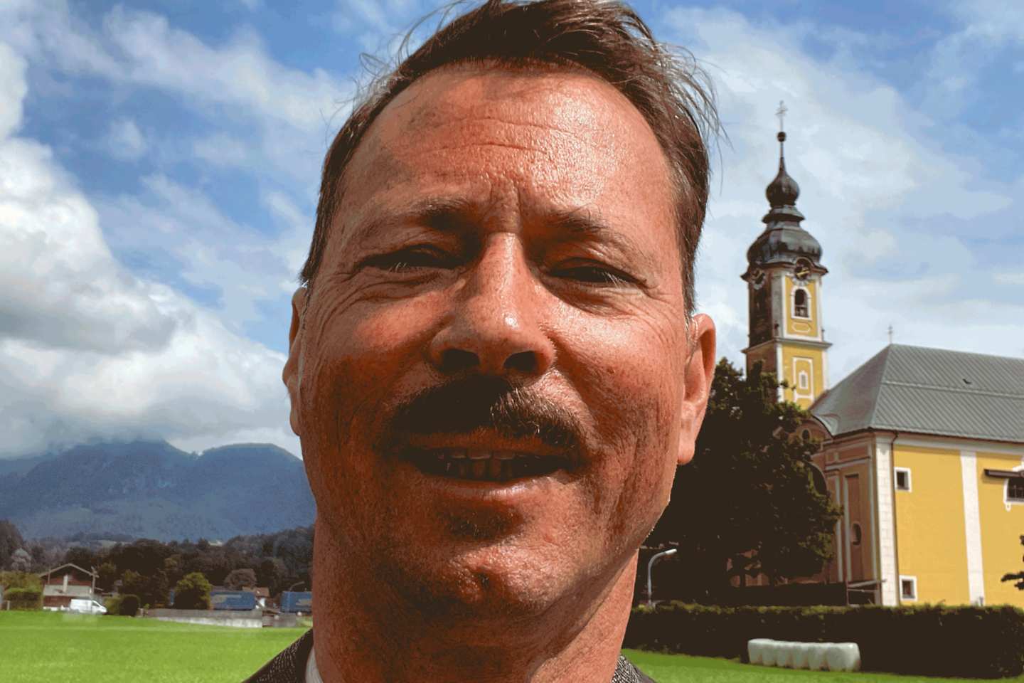 Nahaufnahme von Michael J. Fuchs, verkleidet als Bauer im Jahr 1942