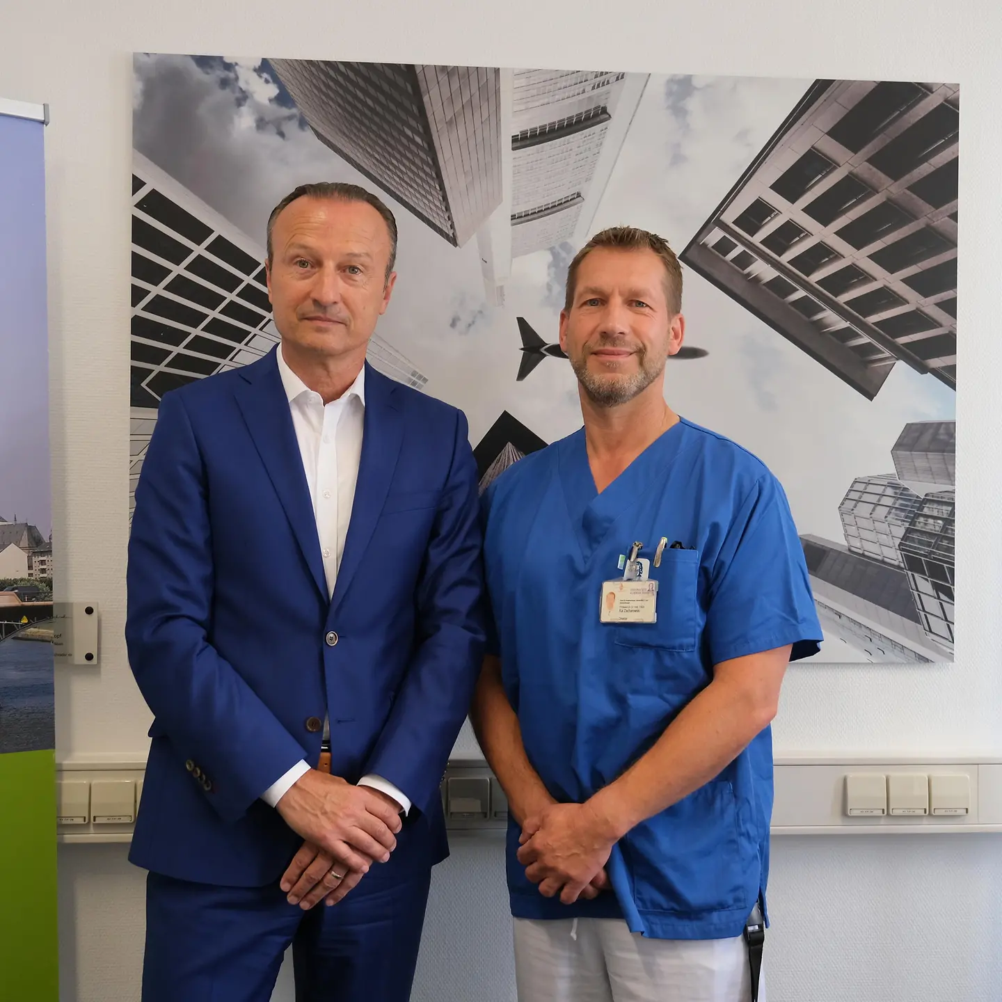 Martin Till, Landesgeschäftsführer Hessen BARMER, und Prof. Dr. Dr. Kai Zacharowski, Direktor der Klinik für Anästhesiologie, Intensivmedizin und Schmerztherapie am Universitätsklinikum Frankfurt, begrüßen den neuen Versorgungsstandard im Patient Blood Management (PBM).
