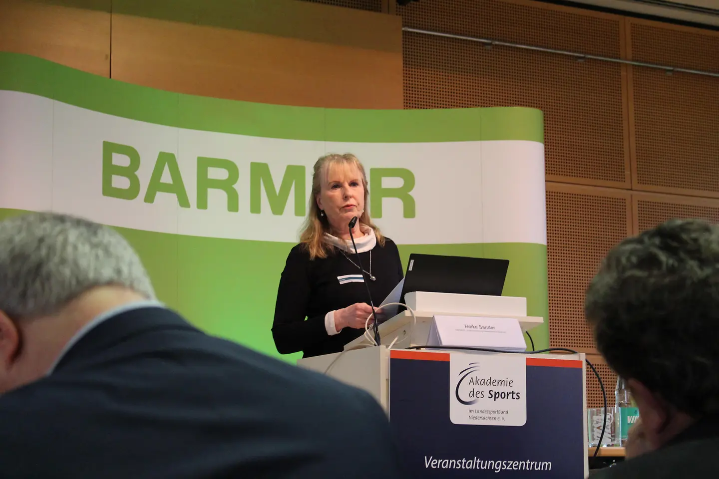 Landesgeschäftsführerin Heike Sander spricht beim Versorgungsdialog in Hannover