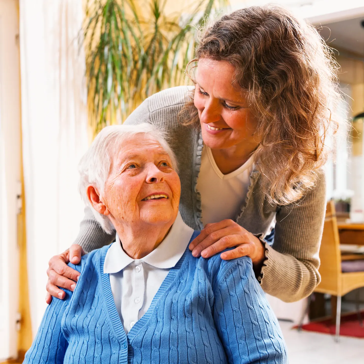 Zu sehen sind Hände, die sich berühren