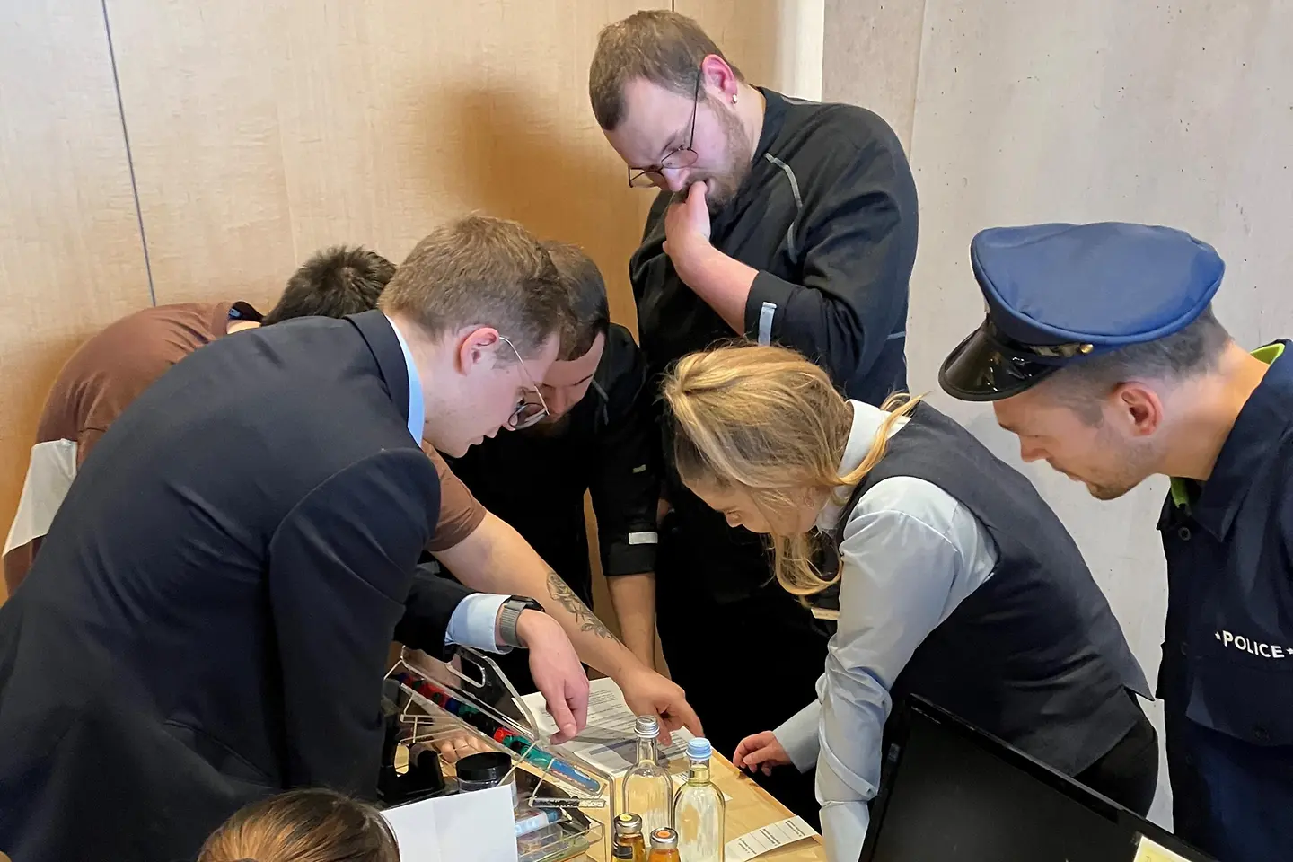 Bild_EscapeRoom_Gruppe