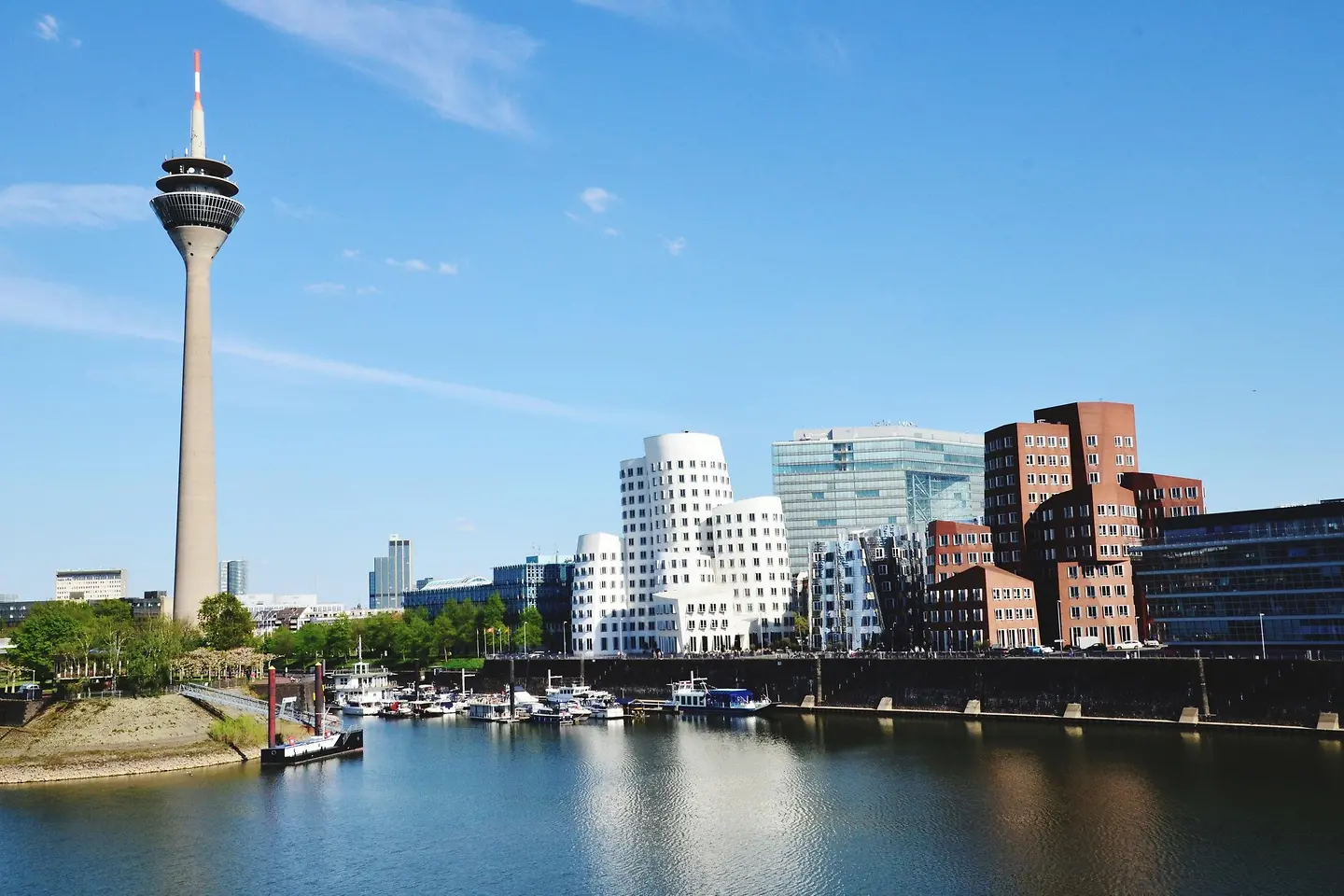 Skyline vom Düsseldorfer Hafen