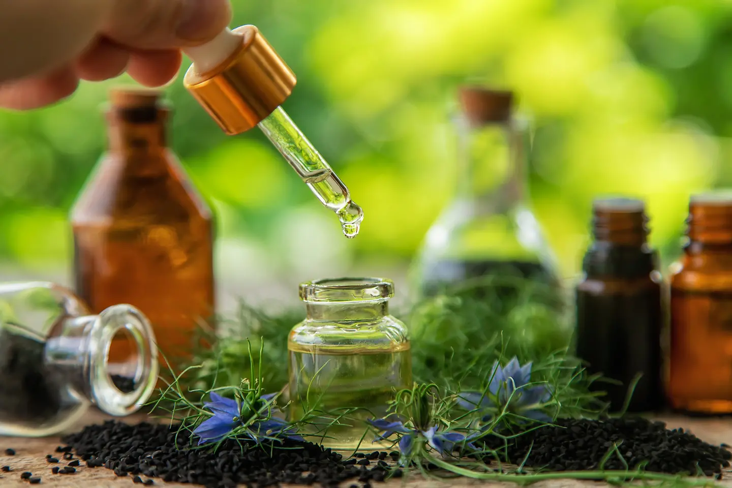 Schwarzkümmelöl in einem Fläschchen