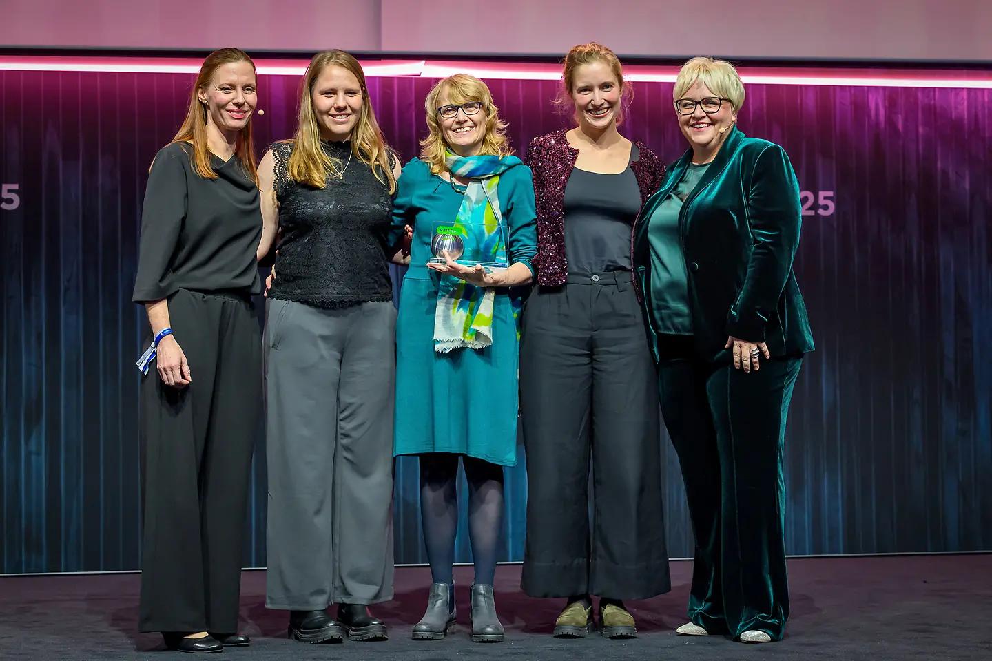 Preisübergabe mit Kerstin Blum und Simone Schwering Projekt „BBNE PfleGe“